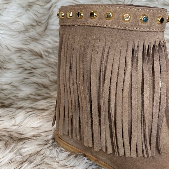 Michael Kors Billy Studded Fringe Suede Ankle Boots Tan Gold Western Size 6.5 - Picture 11 of 16